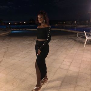 Black outfit matching set (as seen in pictures)